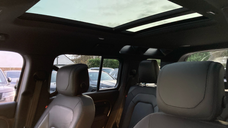 Land Rover Defender 3.0 D250 X-Dynamic HSE 110 5dr Auto Diesel Estate